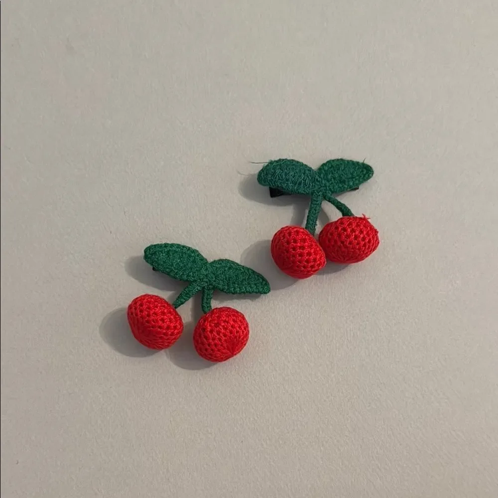 Cherry Shaped hair clip M469